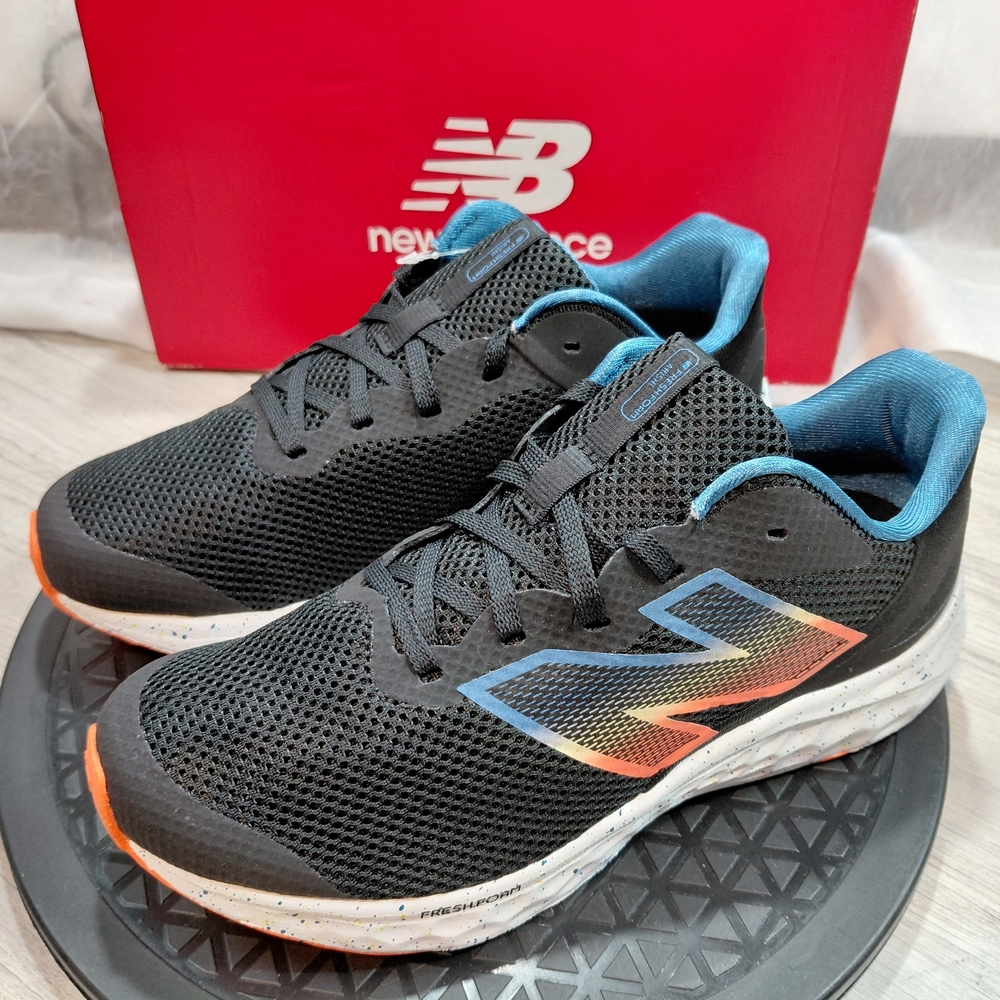 New Balance Womens Fresh Foam Arishi V4 Black Running Shoes SIZE 7 WIDE FIT